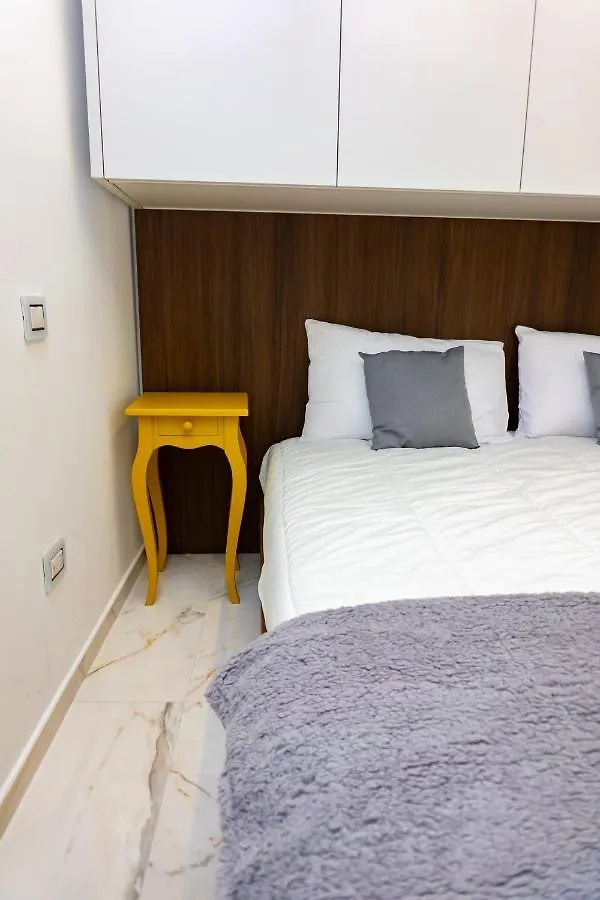 Fian Apartment 2.0 Naples 0*,